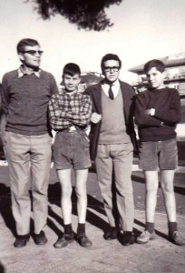 Sergio Andreatta e Renato Leti con due orfanelli all'Enaoli di Roma, 1967