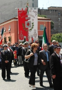 2-sfilata-labaro-vallerotonda-fto-sergio-andreatta.bmp 2-sfilata-labaro-vallerotonda-fto-sergio-andreatta.bmp